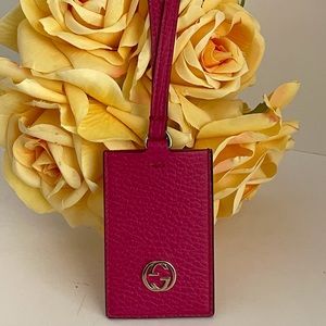 Gucci Interlocking GG pebbled leather luggage tag